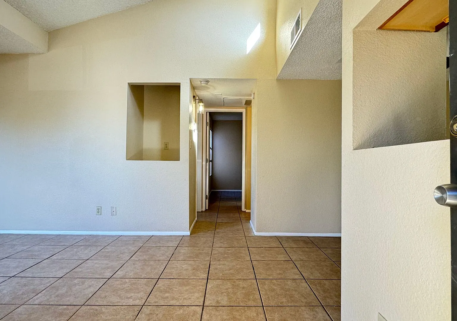 1745 E Glenn St — Photo 1
