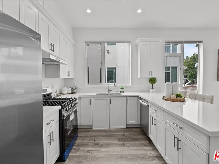 5114 Cahuenga Blvd #1 — Photo 9