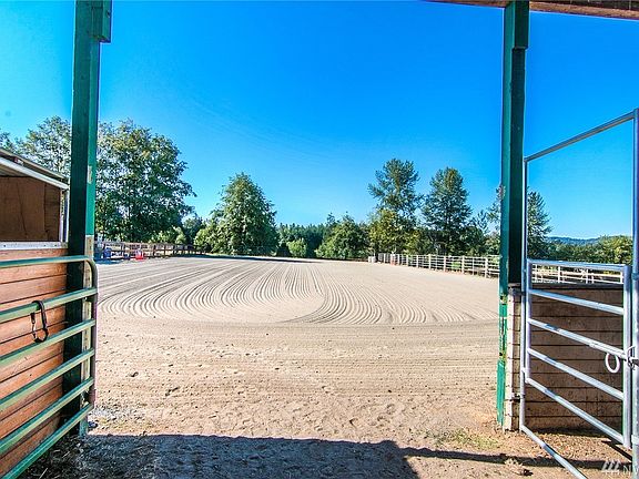 2 outside covered pens