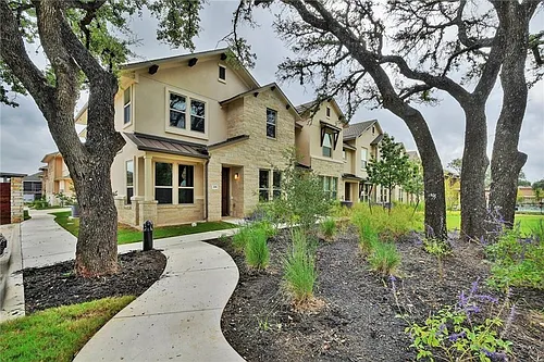13800 Lyndhurst St Photo 1