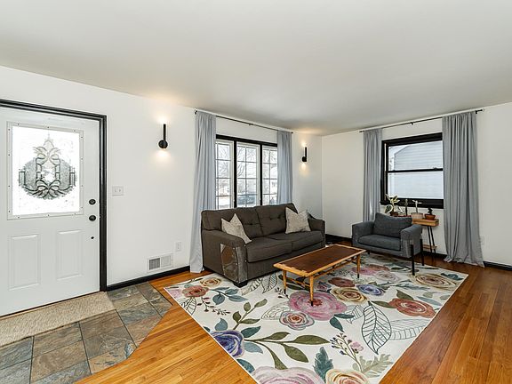 5th image of 3914 7th St NW