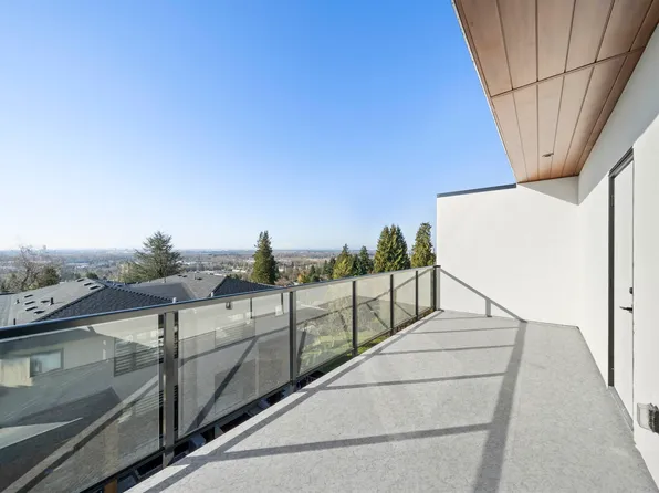 4558 Portland St #1, Burnaby, BC V5J 2N9