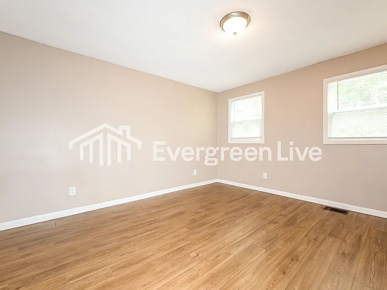 333 Foster Rd — Photo 11