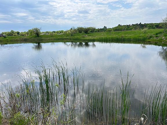 3rd image of 305 E Johnson Rd