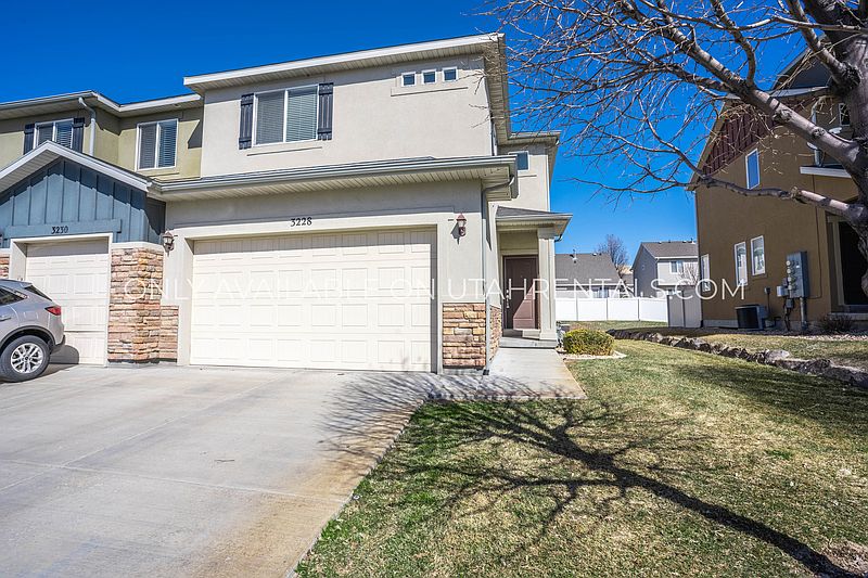 1st image of 3228 W Desert Lily Dr