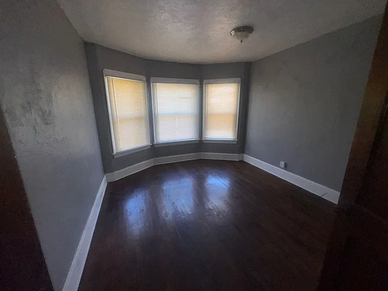 10006 Pierpont Ave — Photo 3