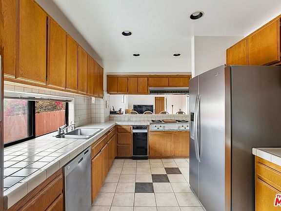4th image of 6221 Condon Ave