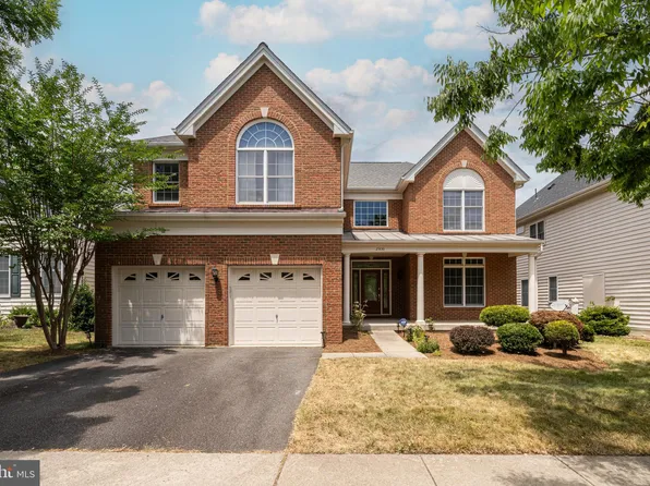 25830 Donegal Dr, Chantilly, VA 20152