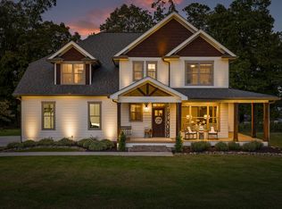 1927 Wagon Ln, Signal Mountain, TN 37377