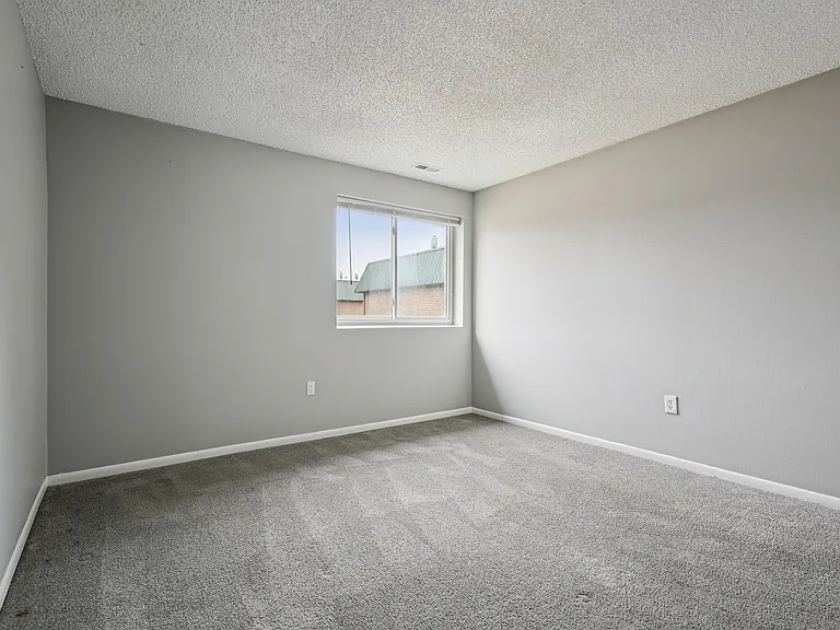 Aspen Apartments — Photo 33