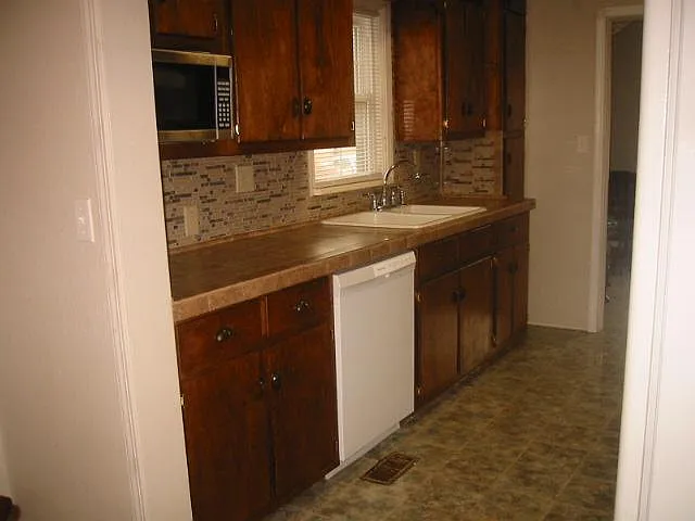 810 S 10th St — Photo 5