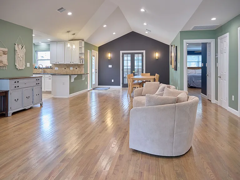 10211 Hazelhurst Dr — Photo 8