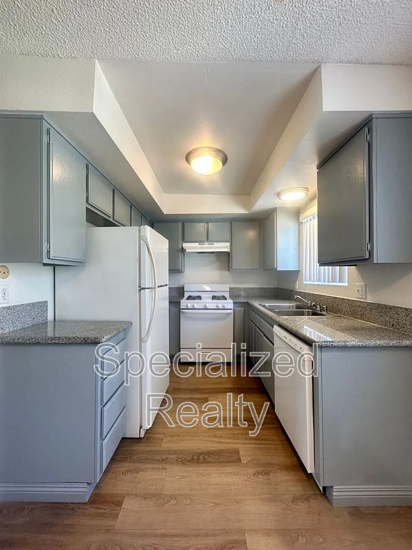 824 E. Windsor Road — Photo 4