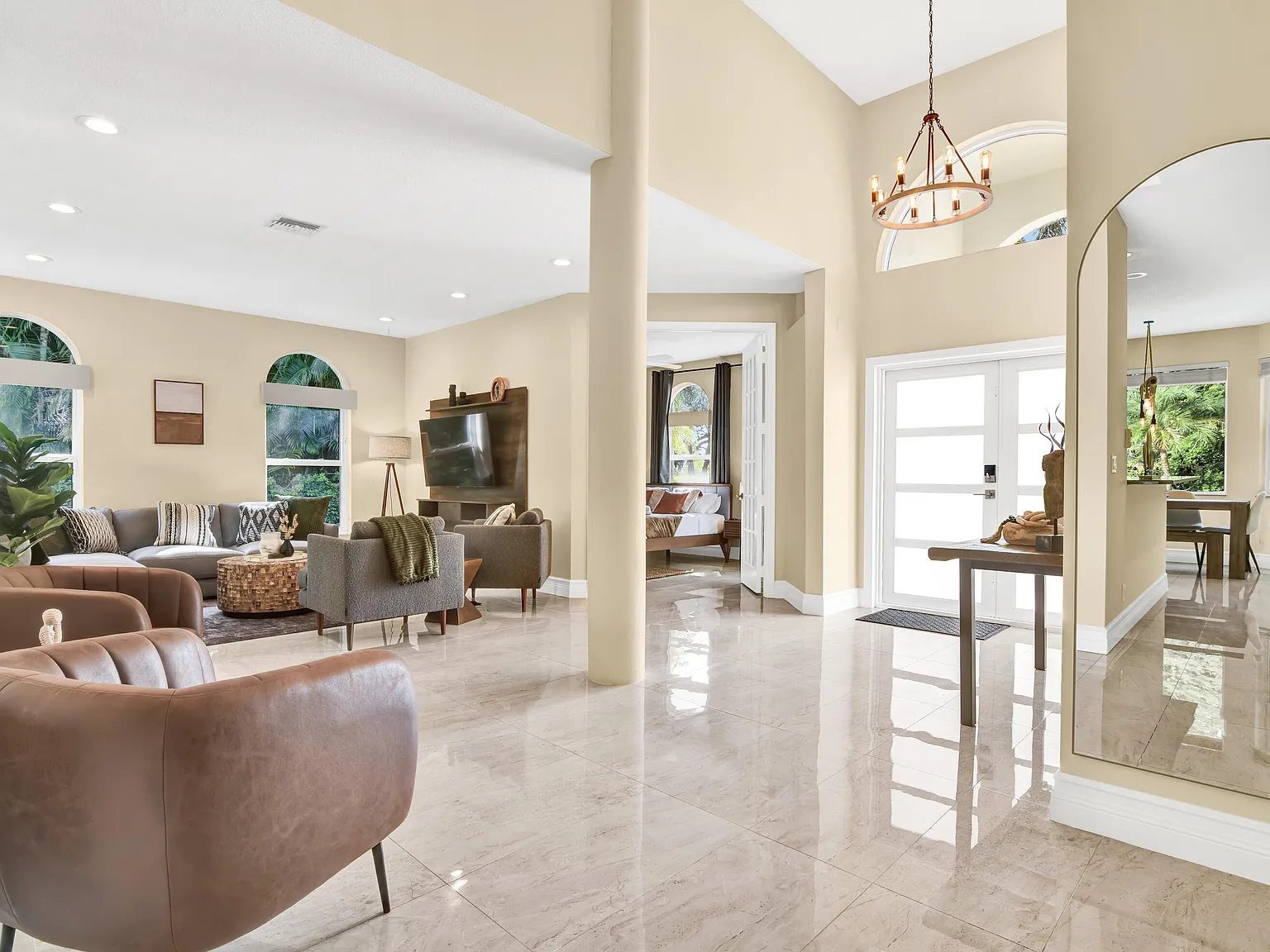 5 bed, 2.5 bath, 2920 sqft, $8,500 — Photo 3