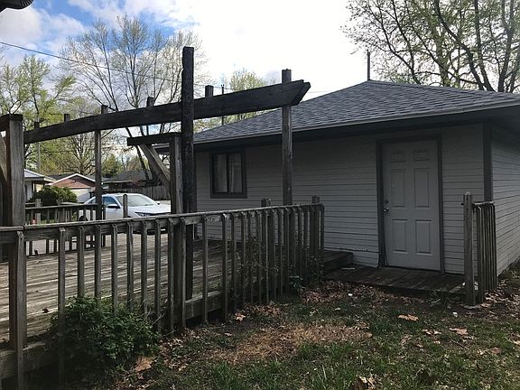 5th image of 530 N Lone Pine Ave #530