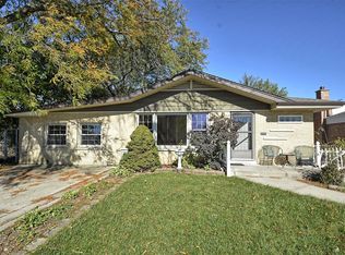 2952 W 98th St, Evergreen Park, IL 60805