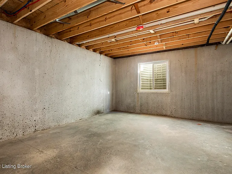 9409 Civic Way — Photo 32
