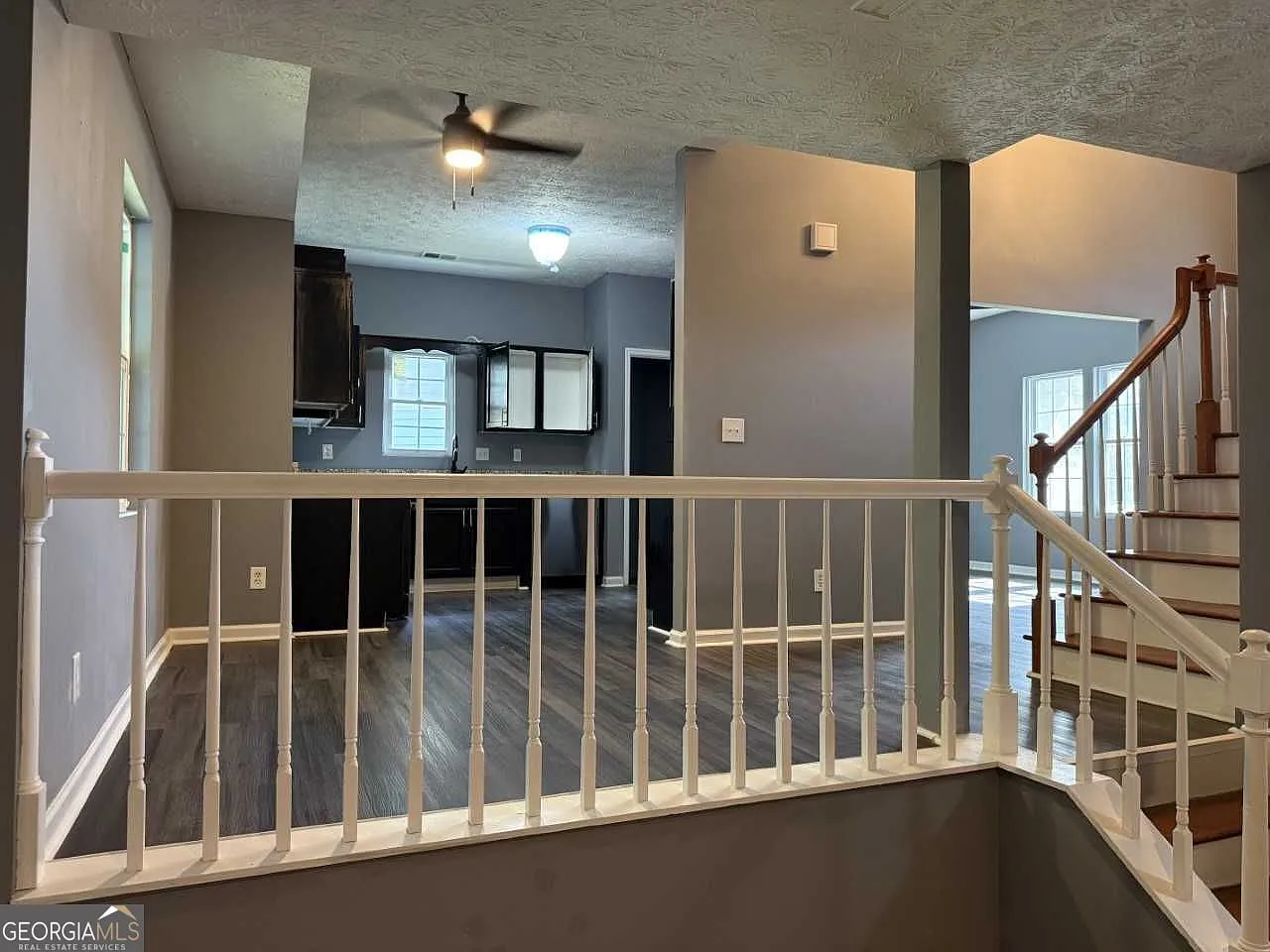 3 bed, 2.5 bath, 1999 sqft, $2,000 — Photo 2