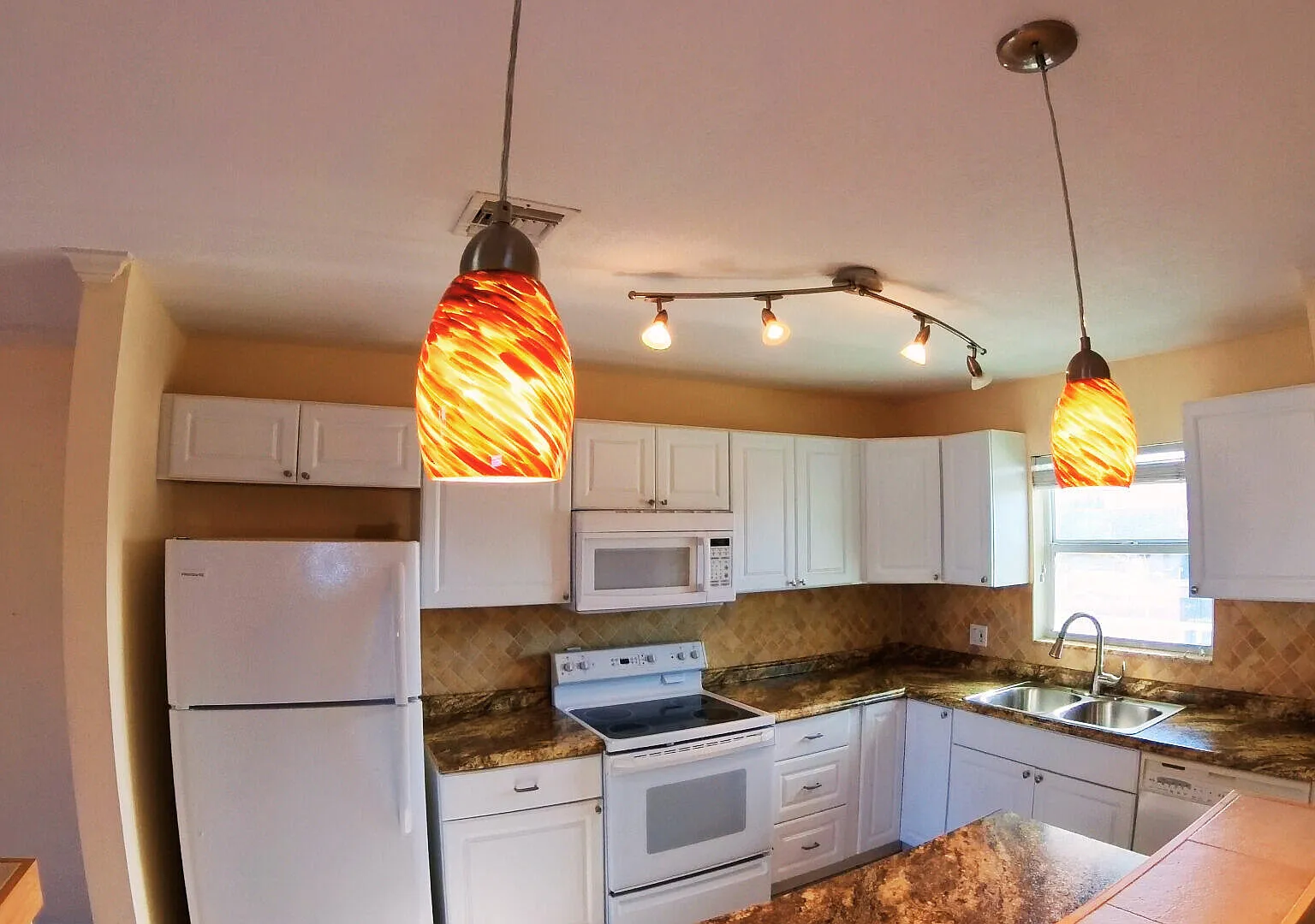 2 bed, 2.0 bath, 936 sqft, $2,000 — Photo 4