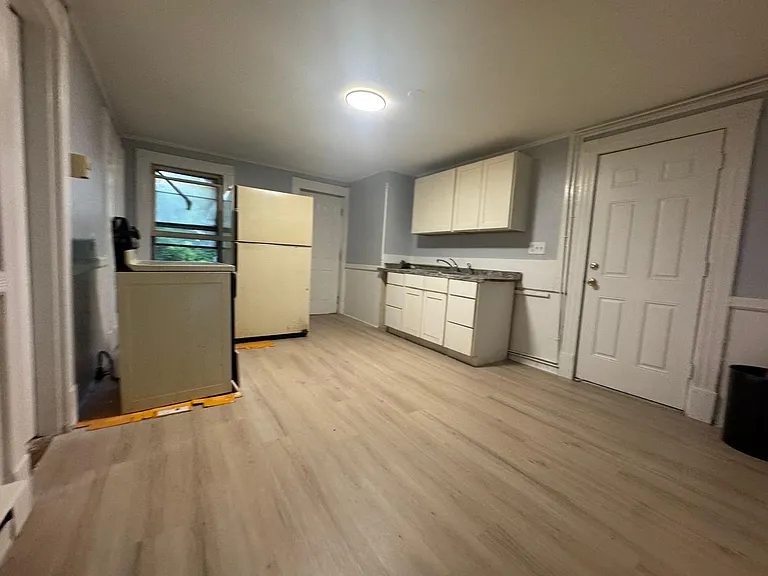 26 Elizabeth St #3 — Photo 4