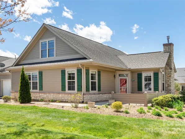 177 Summerfield Pl, Flat Rock, NC 28731