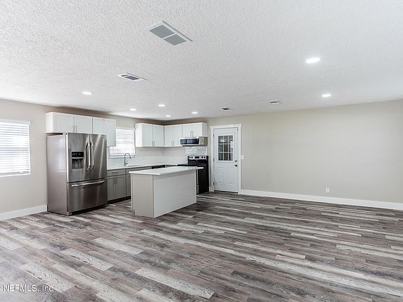 5th image of 7933 JOLLIET Drive