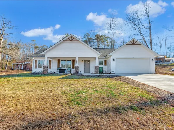 103 Tulip Dr, Walhalla, SC 29691