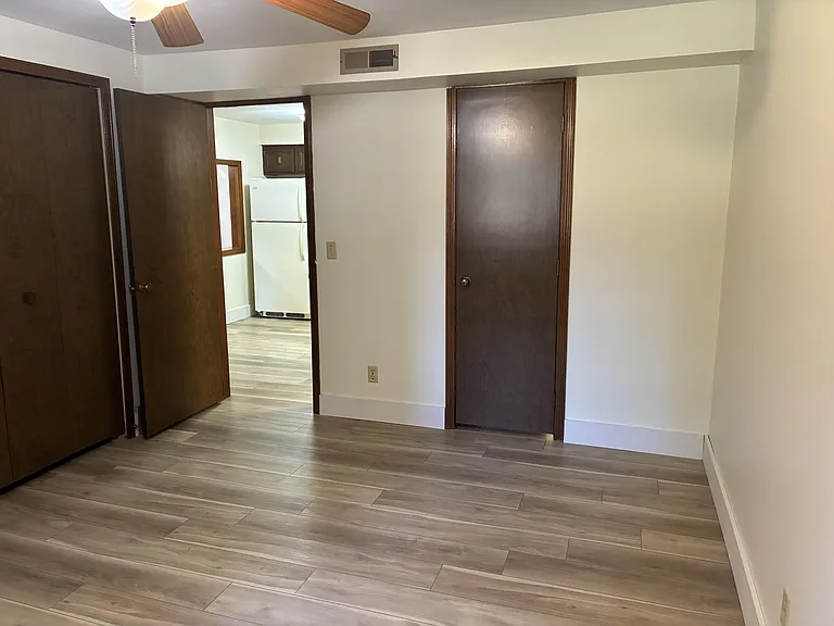 Carriage Hill Apartments — Photo 24