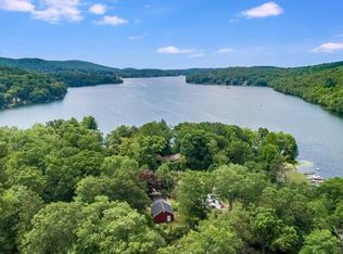 8 Oakdale Rd, Putnam Valley, NY 10579