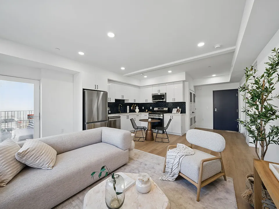 212 N Mariposa Ave #5
