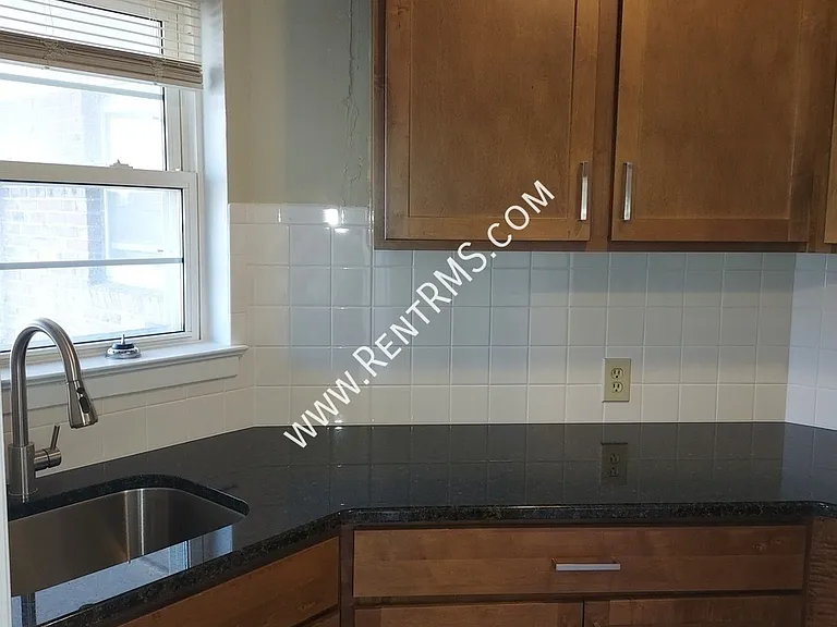 1251 SW Topeka Blvd #13 — Photo 5