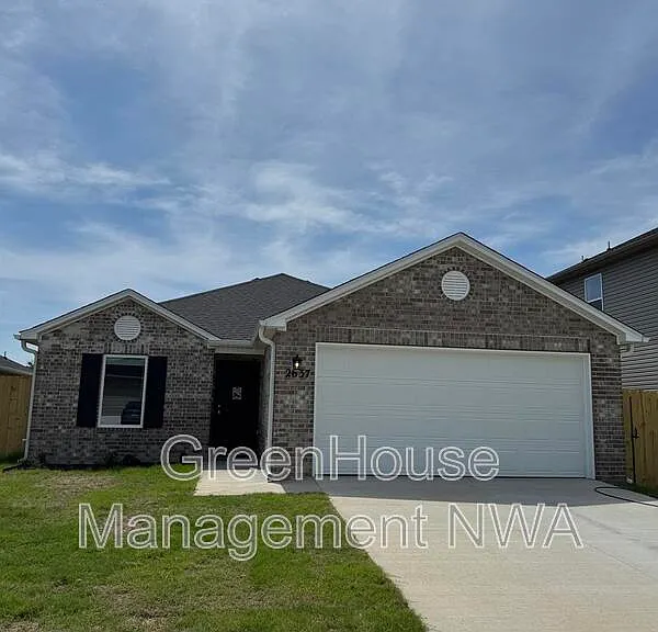 2637 E Gila Way — Photo 2