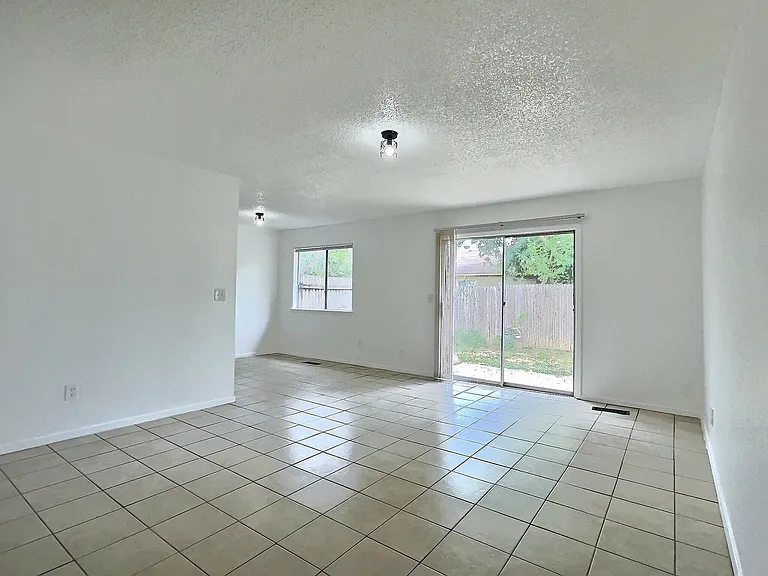 1543 E 66th Pl — Photo 3
