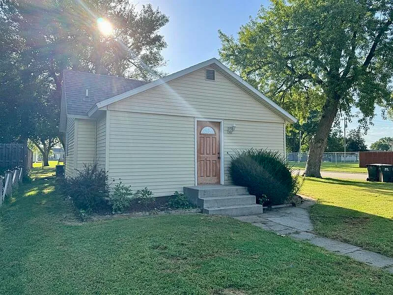 2 bed, 2.0 bath, 933 sqft, $1,400 — Photo 2
