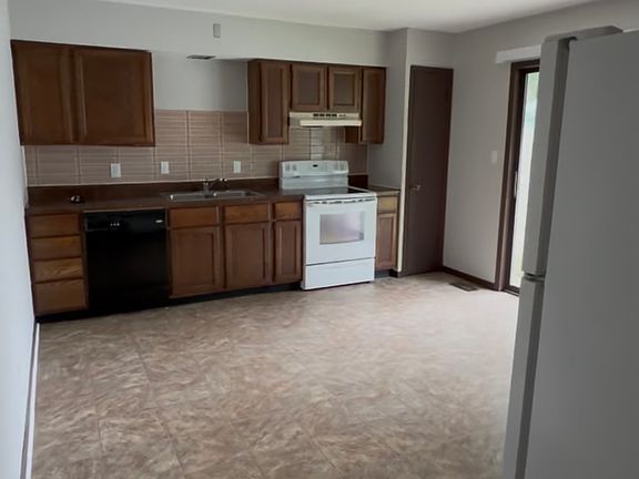 3rd image of 108 Turnbridge Dr