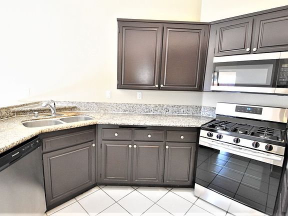 3rd image of 4313 Lexington Ct