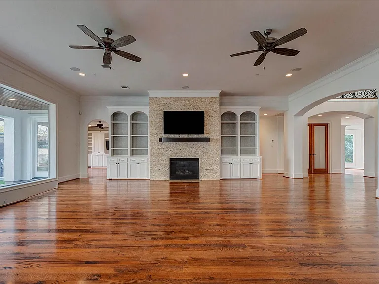5410 Valerie St — Photo 7