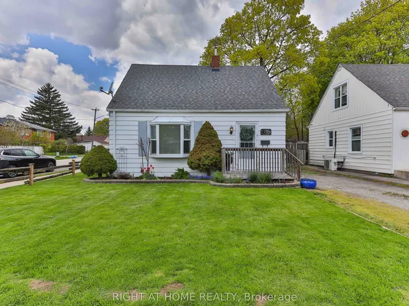 37 Stewart St, Oakville, ON L6K 1X3