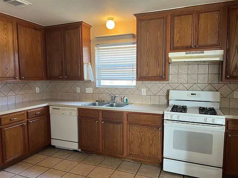 3223 Amber Meadow Dr — Photo 4