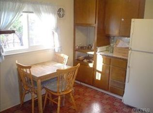 4 Asbury Dr, Smithtown, NY 11787