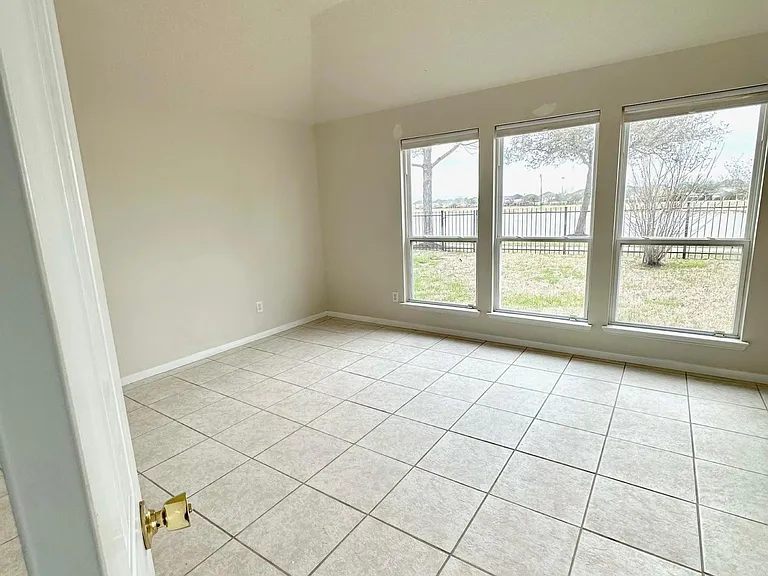 5630 Caraway Lake Dr — Photo 6