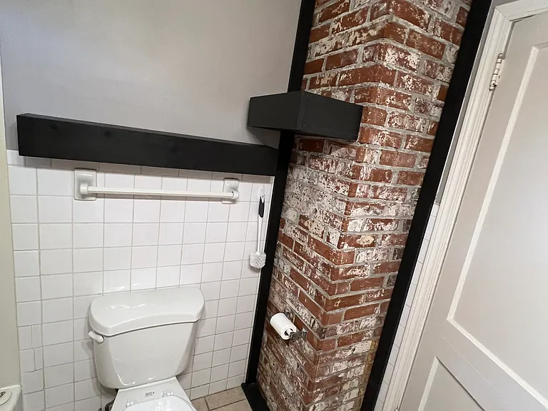 221 Henderson St — Photo 16