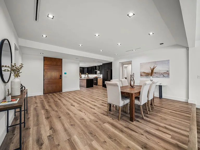 5109 Longridge Ave — Photo 4