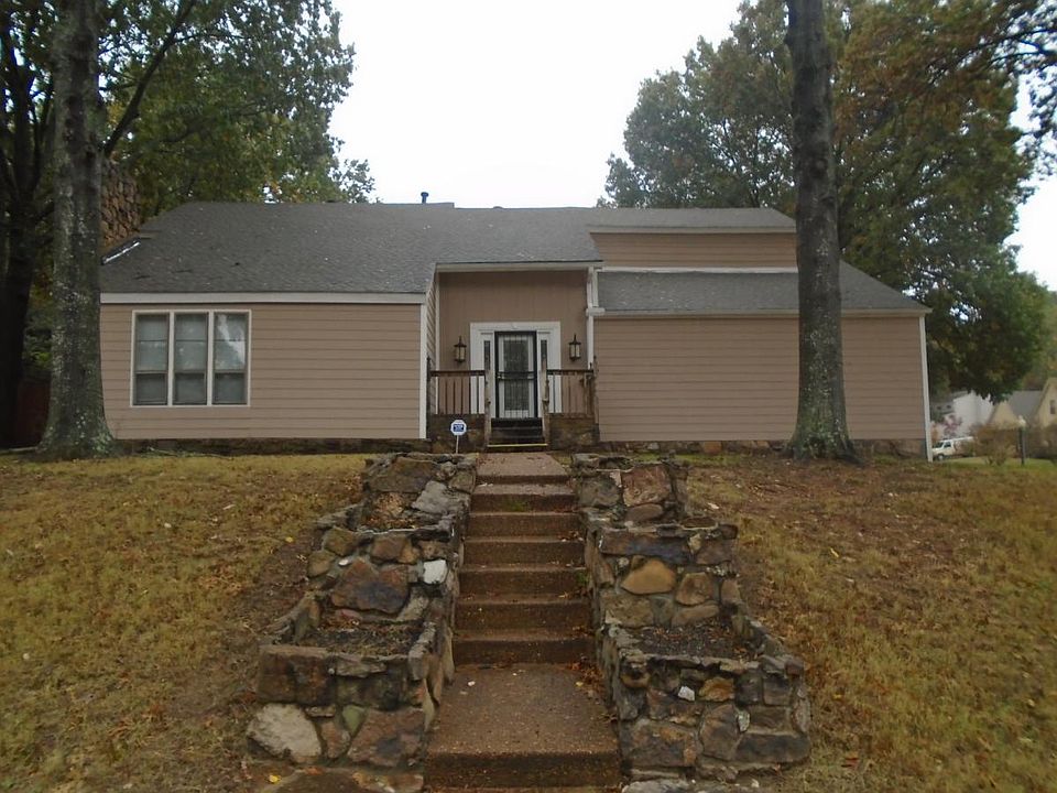 1st image of 8476 Chippingham Dr
