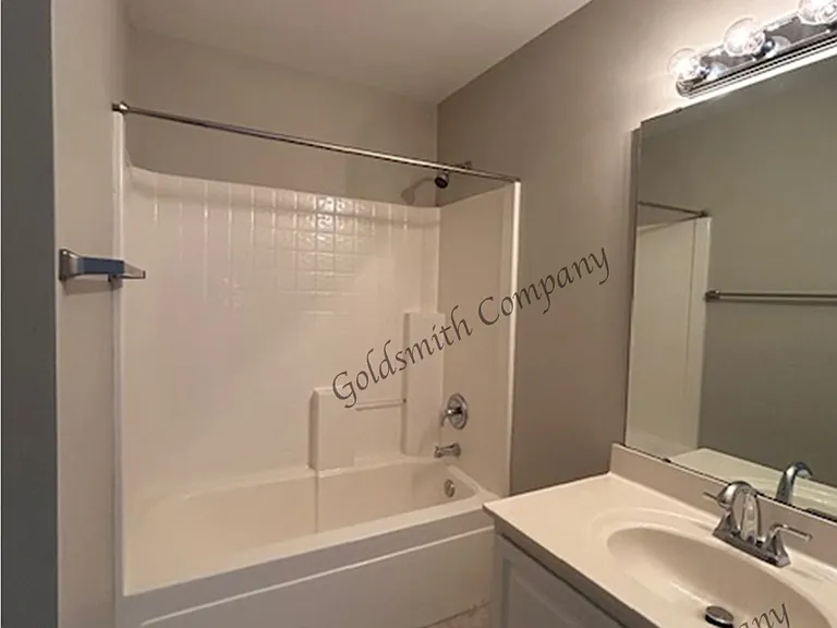 528 Collingsworth Ln — Photo 12