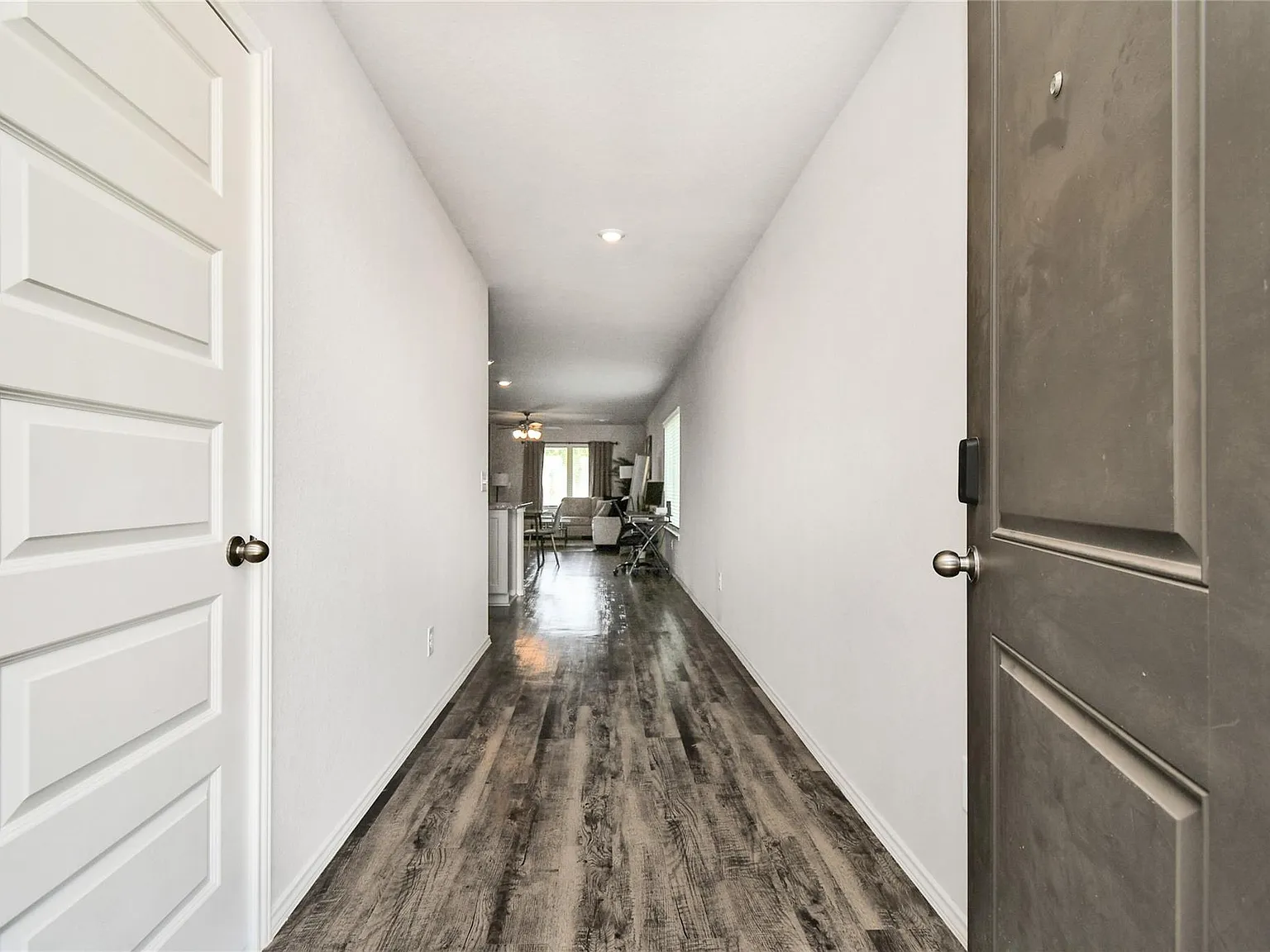 3 bed, 2.0 bath, 1406 sqft, $1,995 — Photo 3