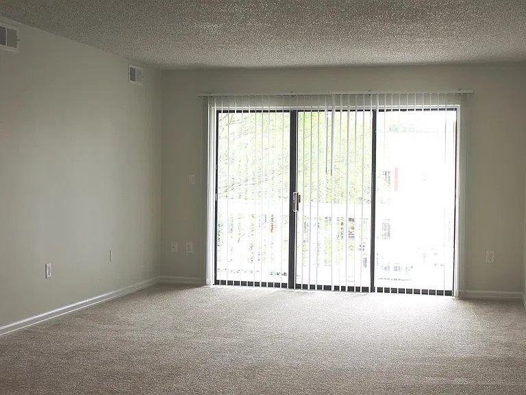 11 Fox Hill Ln — Photo 3