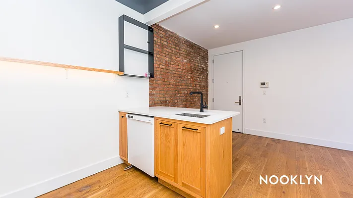 Rented by Nooklyn NYC LLC | media 19