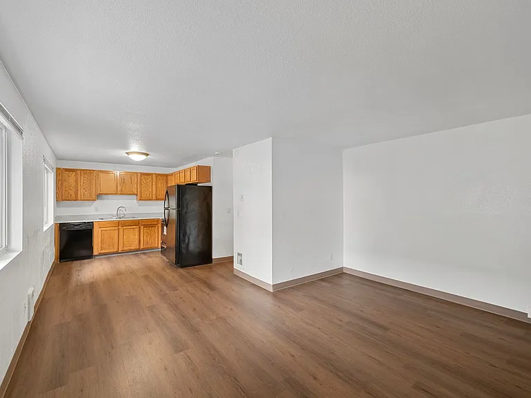 Manhattan Apartments - Normandy Park — Photo 6