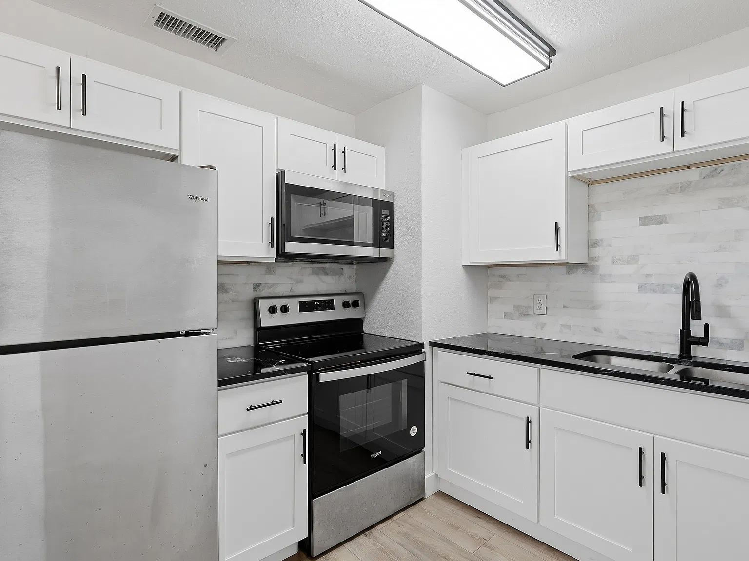 4 bed, 1120 sqft, $2,997 — Photo 4